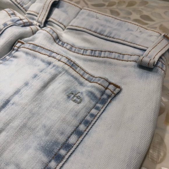 RAG & BONE LIGHT WASH- SIDE ZIPPER (BOTTOM) SKINNY - Picture 4 of 4
